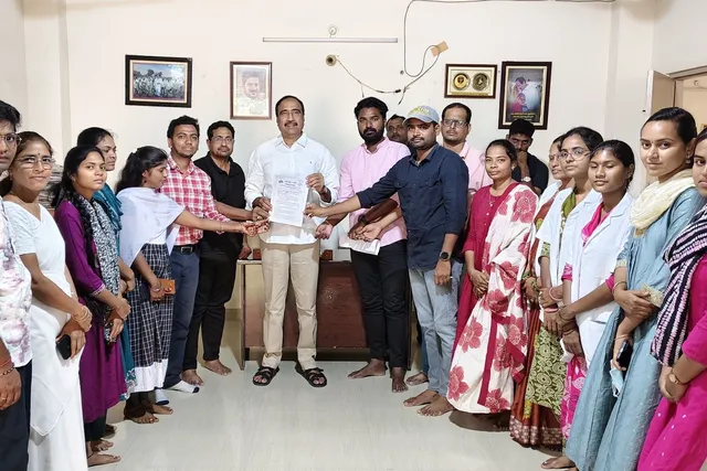 ఎన్హెచ్ఎం ఉద్యోగుల సమస్యలను సీఎం దృష్టికి తీసుకెళ్తా ఎన్హెచ్ఎం ఉద్యోగుల సమస్యలను సీఎం దృష్టికి తీసుకెళ్తా