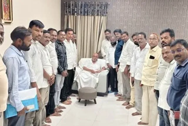 మంచిర్యాల ఎమ్మెల్యే ప్రేమ్ సాగర్ ను కలిసిన MRPS నాయకులు మంచిర్యాల ఎమ్మెల్యే ప్రేమ్ సాగర్ ను కలిసిన MRPS నాయకులు