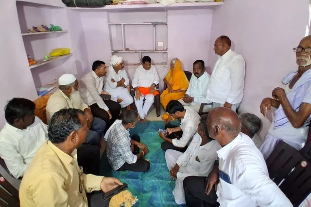 జౌలా-బి కార్యకర్త కుటుంబానికి మాజీ ఎమ్మెల్యే పరామర్శ