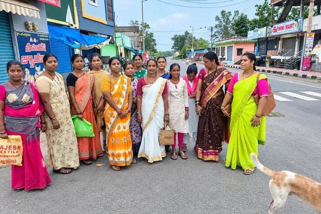 మన్యం నుండి వాడపల్లి పుణ్యక్షేత్రంకు వెళుతున్న భక్తులు