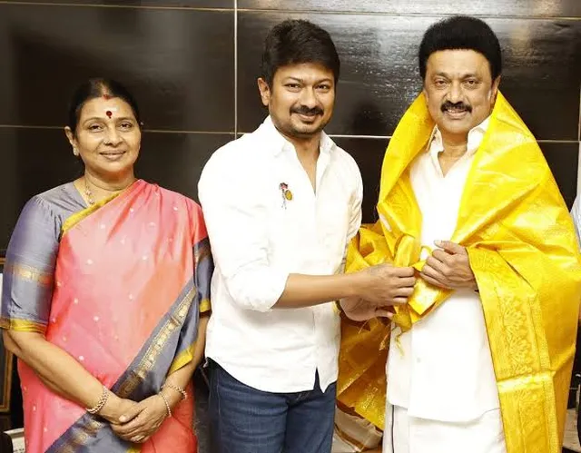உதயநிதியிடம் கட்சியை ஒப்படைக்க சொல்லி ஸ்டாலினுக்கு அழுத்தம்?