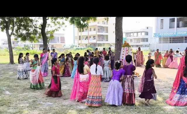 రిసోర్స్ పాఠశాలలో ఘనంగా బతుకమ్మ సంబరాలు