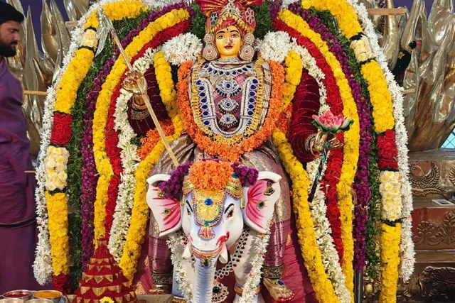 పెనుగొండలో అంగరంగ వైభవంగా శరన్నవరాత్రి ఉత్సవాలు పెనుగొండలో అంగరంగ వైభవంగా శరన్నవరాత్రి ఉత్సవాలు