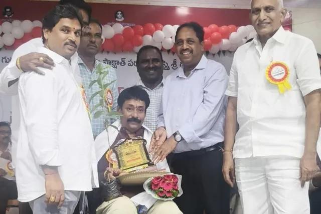 నరసాపురంలో ఉపాధ్యాయులకు ఘన సన్మానం నరసాపురంలో ఉపాధ్యాయులకు ఘన సన్మానం