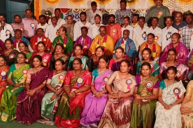 23 ఏళ్ల తర్వాత కలుసుకున్న పూర్వ విద్యార్థులు