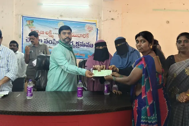 98 మందికి కళ్యాణలక్ష్మి, షాదీ ముబారక్ చెక్కుల పంపిణీ