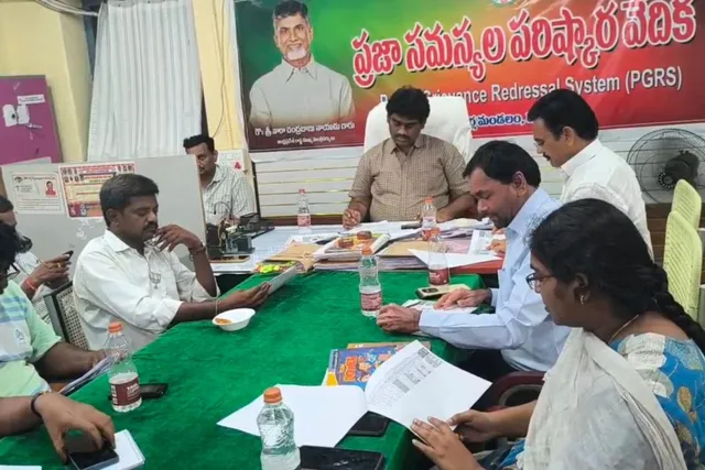 మాచర్ల తహశీల్దార్ కార్యాలయంలో రాజకీయ పార్టీలతో ఎస్ఐఆర్ సమావేశం మాచర్ల తహశీల్దార్ కార్యాలయంలో రాజకీయ పార్టీలతో ఎస్ఐఆర్ సమావేశం
