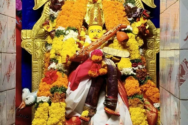 శ్రీ సరస్వతి దేవి అలంకరణలో శ్రీ పార్వతి దేవి