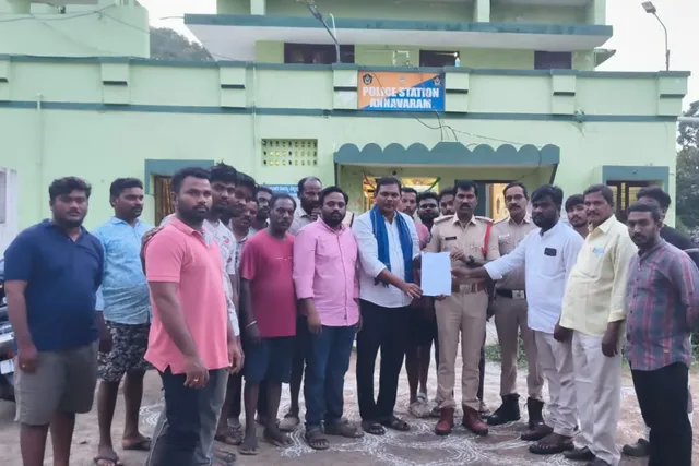 హమారా ప్రసాద్ పై దేశద్రోహం కేసు డిమాండ్ చేస్తూ దళితుల నిరసన