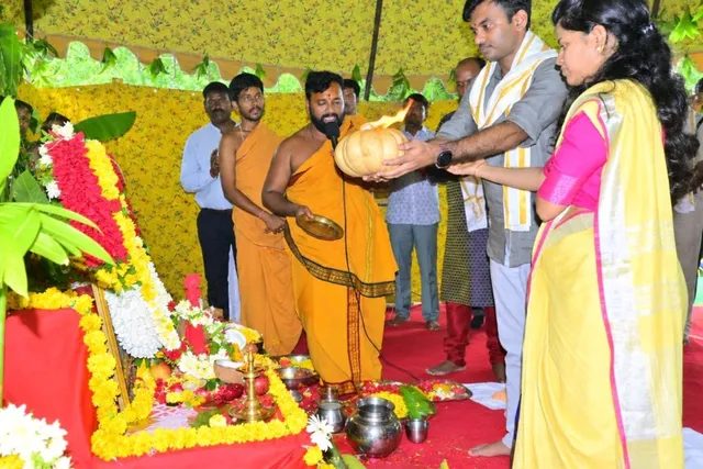 మహబూబాబాద్ జిల్లా పోలీస్ కార్యాలయంలో ఆయుధ, వాహన పూజలు