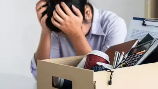 அமெரிக்காவில் வேலை கிடைத்த 2.5 மணி நேரத்தில் பணிநீக்கம்