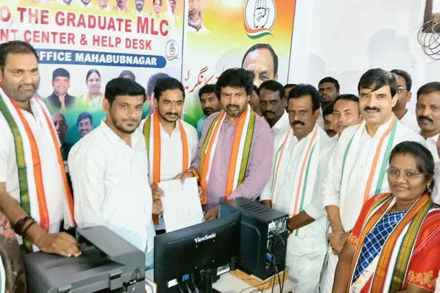 పట్టభద్రుల ఎమ్మెల్సీ ఓటరు నమోదుకు హెల్ప్ డెస్క్ ప్రారంభం పట్టభద్రుల ఎమ్మెల్సీ ఓటరు నమోదుకు హెల్ప్ డెస్క్ ప్రారంభం