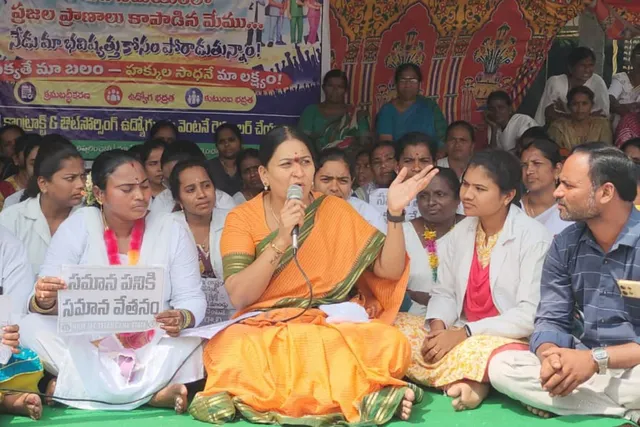ఎన్హెచ్ఎం ఉద్యోగుల సమ్మెకు మద్దతు తెలిపిన మాజీ ఎంపీ కవిత