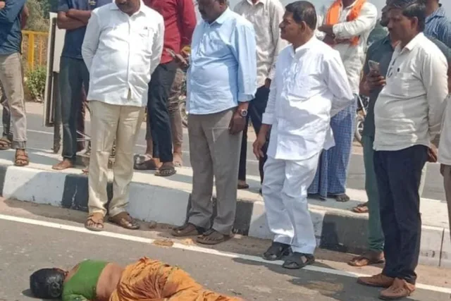 బిదిరెల్లి-ముధోల్ మధ్య రోడ్డు ప్రమాదం..మహిళ మృతి బిదిరెల్లి-ముధోల్ మధ్య రోడ్డు ప్రమాదం..మహిళ మృతి