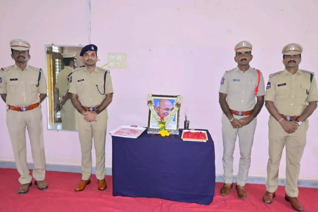 మహబూబాబాద్ పోలీస్ కార్యాలయంలో ఘనంగా గాంధీ జయంతి వేడుకలు