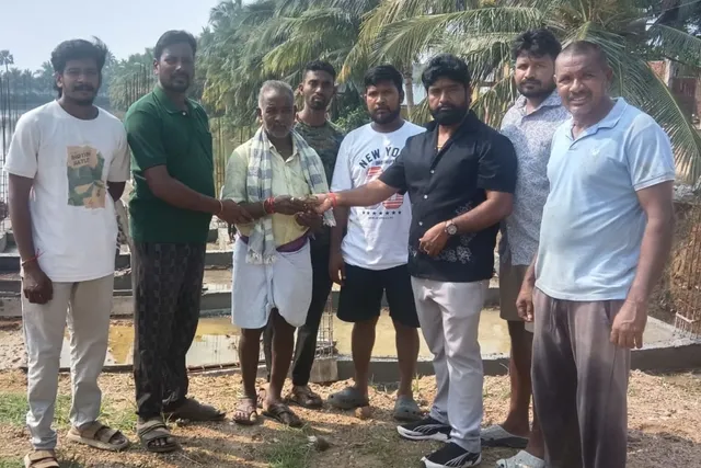 ఆలయ నిర్మానానికి రూ. లక్ష విరాలం అందజేసిన రామకృష్ణ