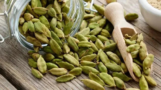 రాత్రి పడుకునే ముందు యాలకులు తింటే!