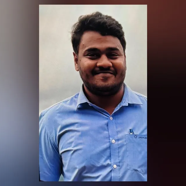 రోడ్డు ప్రమాదంలో ఉద్యోగి దుర్మరణం రోడ్డు ప్రమాదంలో ఉద్యోగి దుర్మరణం