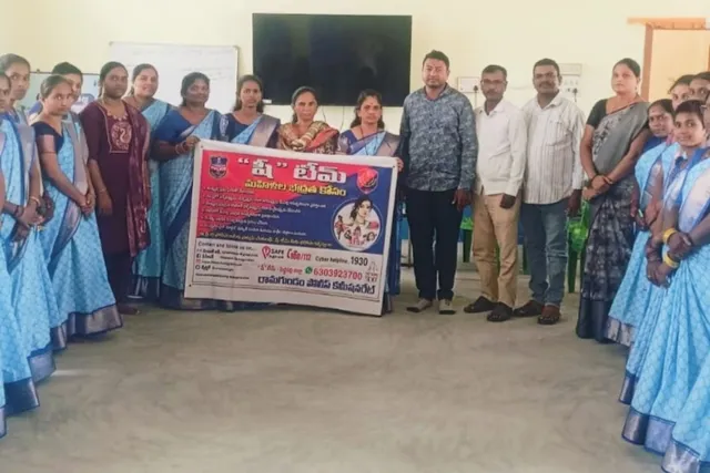 కమనపూర్లో షీ టీమ్ అవగాహన సదస్సు కమనపూర్లో షీ టీమ్ అవగాహన సదస్సు
