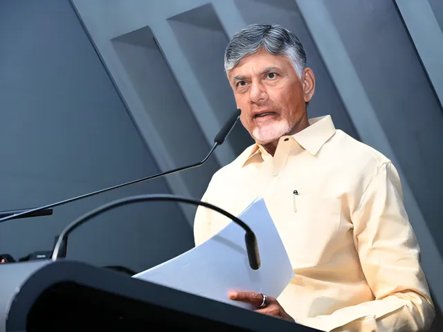 స్వర్ణాంధ్ర సాధనకు యువతే కీలకం: చంద్రబాబు స్వర్ణాంధ్ర సాధనకు యువతే కీలకం: చంద్రబాబు
