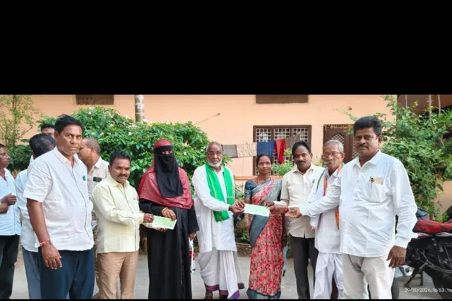 బాన్సువాడలో లబ్ధిదారులకు కళ్యాణ లక్ష్మి చెక్కుల పంపిణీ బాన్సువాడలో లబ్ధిదారులకు కళ్యాణ లక్ష్మి చెక్కుల పంపిణీ
