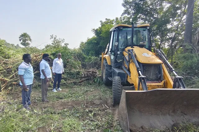 నవరాత్రి ఉత్సవాల ఏర్పాట్లను పరిశీలించిన ఎమ్మెల్యే