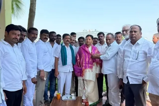 లక్కంపల్లి లో ఆయిల్ ఫామ్ ఫ్యాక్టరీ కై అనువైన స్థలాల పరిశీలన