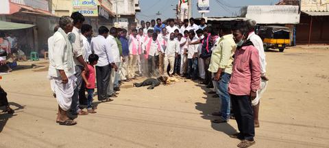 రేగోడులో బిజెపి నాయకుల దిష్టిబొమ్మలు దహనం