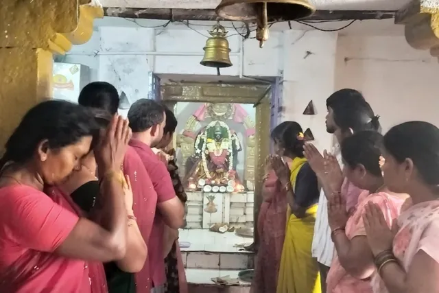 శ్రీ కామాక్షి అమ్మ వారికి ప్రత్యేక పూజలు