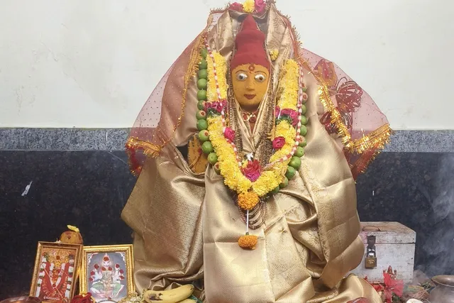 మడికొండలో కనకదుర్గమ్మ అన్నపూర్ణాదేవిగా దర్శనం