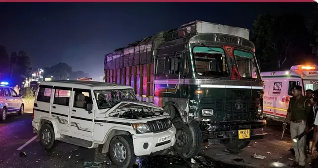 ట్రక్కును ఢీకొట్టిన SUV.. ముగ్గురు చిన్నారులు సహా 8 మంది మృతి