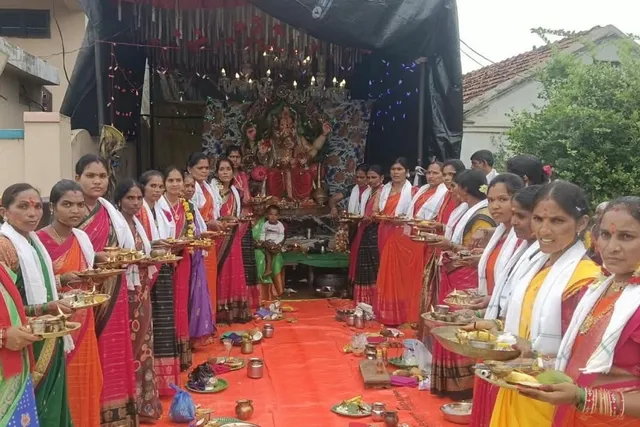 ఫ్రెండ్స్ యూత్ ఆధ్వర్యంలో గణేష్ వద్ద మహిళ భక్తుల కుంకుమ పూజలు