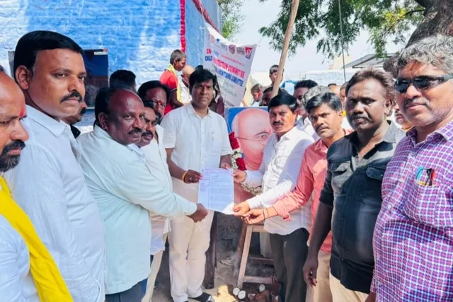 ఎమ్మెల్యేకు జర్నలిస్టుల వినతి: 12 డిమాండ్లతో వినతిపత్రం అందజేత