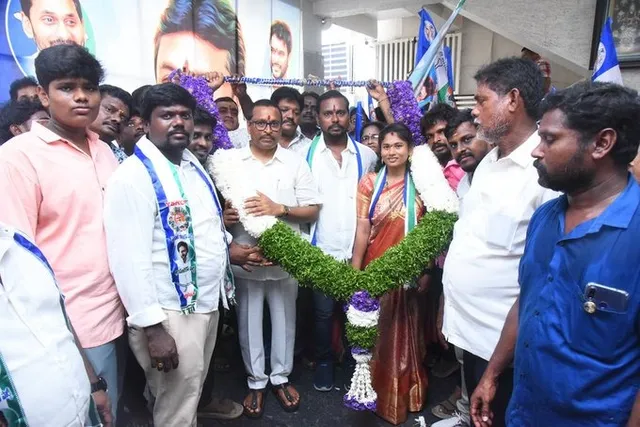 స్థానిక ఎన్నికలు.. వైసీపీలోకి భారీగా చేరికలు