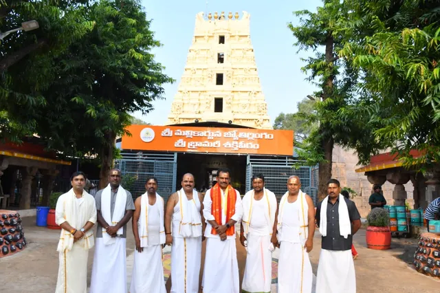 శ్రీశైల మల్లికార్జున స్వామిని దర్శించుకున్న ఎమ్మెల్యే