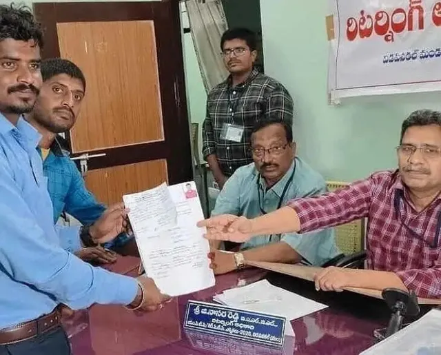 మహిళ స్థానానికి పురుషుడి నామినేషన్