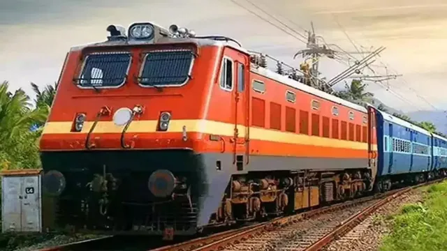 తెలుగు రాష్ట్రాలకు రైల్వే శాఖ శుభవార్త.. ప్రత్యేక రైళ్ల సేవలు పొడిగింపు
