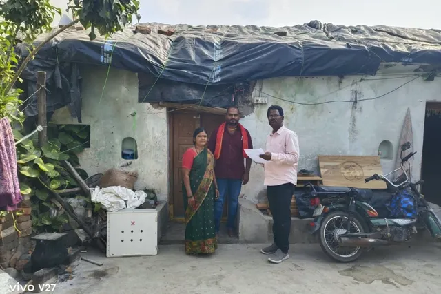 ధర్పల్లిలో ఇందిరమ్మ ఇళ్ల లబ్ధిదారుల వివరాల క్షేత్రస్థాయి పరిశీలన ధర్పల్లిలో ఇందిరమ్మ ఇళ్ల లబ్ధిదారుల వివరాల క్షేత్రస్థాయి పరిశీలన