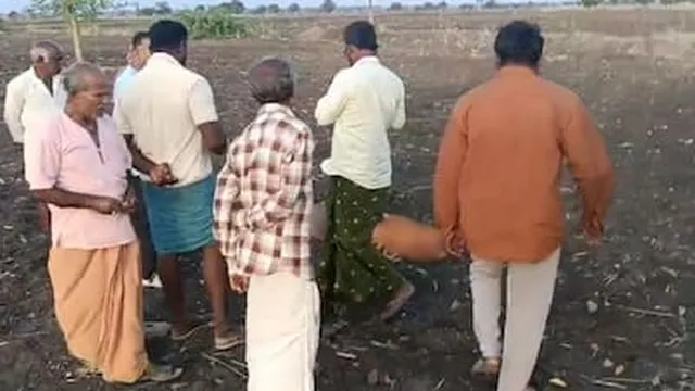 మహిళను చంపి పొలంలో పడేసిన దుండగులు