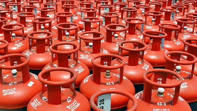 இலவச LPG கேஸ் இணைப்பு: உஜ்வாலா திட்டத்திற்கு விண்ணப்பிப்பது எப்படி? இலவச LPG கேஸ் இணைப்பு: உஜ்வாலா திட்டத்திற்கு விண்ணப்பிப்பது எப்படி?