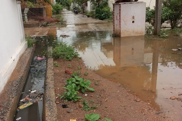 పోలేరమ్మ గుడి చుట్టూ డ్రైనేజీ నీరు