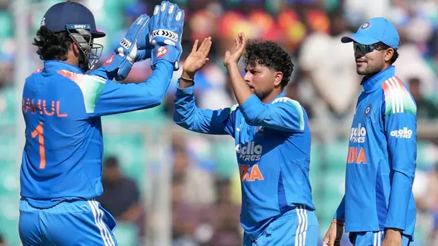 ఒకే ఓవర్‌లో 2 వికెట్లు