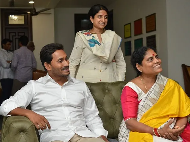 వైవీ సుబ్బారెడ్డి, బాలినేని‌తో YS విజయమ్మ చర్చలు!