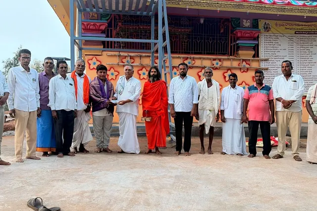 దేవాలయంలో వాటర్ ట్యాంక్, నల్లాల కొరకు రూ. 50 వేలు విరాళం అందజేత