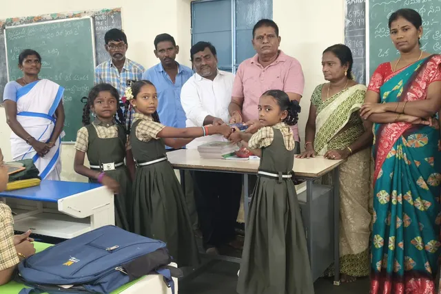 బాలిక విద్యను ప్రోత్సహిద్దాం - బ్రహ్మానంద చారి బాలిక విద్యను ప్రోత్సహిద్దాం - బ్రహ్మానంద చారి