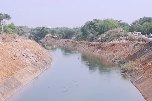 మడికొండ కాలువ పనులు వేగవంతం: రైతుల్లో ఆనందం మడికొండ కాలువ పనులు వేగవంతం: రైతుల్లో ఆనందం