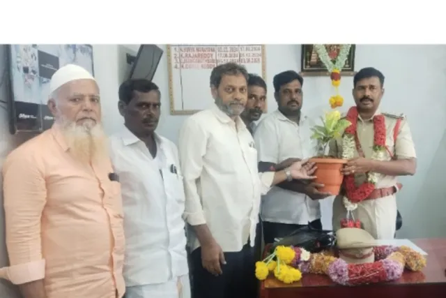 సిఐ కళా వెంకటరమణకు శుభాకాంక్షలు తెలిపిన టిడిపి నేతలు