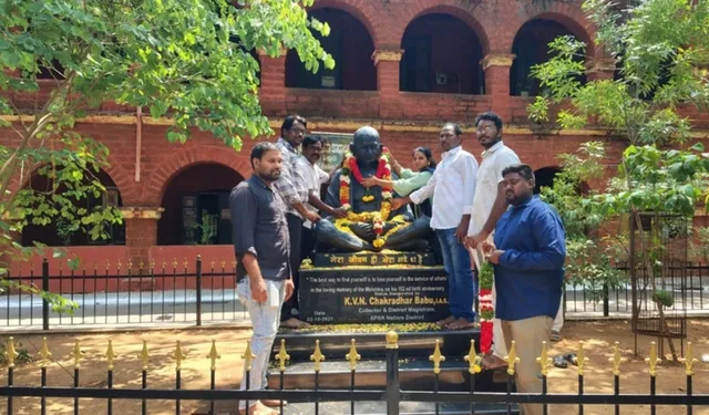 గాంధీ విగ్రహానికి SGSW ఉద్యోగుల సమస్యలపై ఐక్యవేదిక వినతి