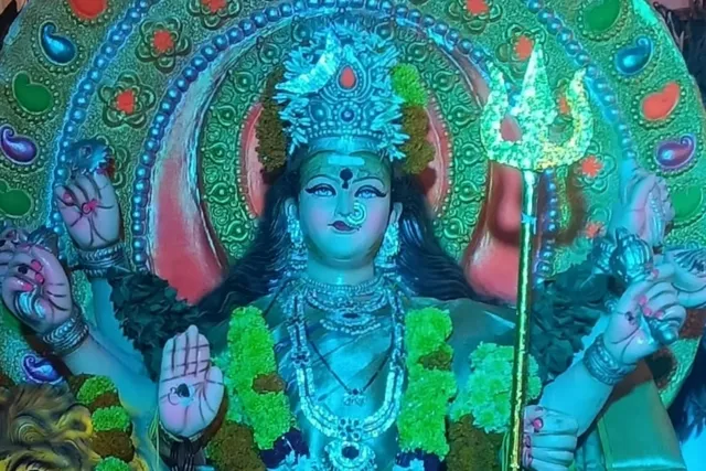 రాజరాజేశ్వరి దేవి అలంకారంలో దుర్గా దేవి