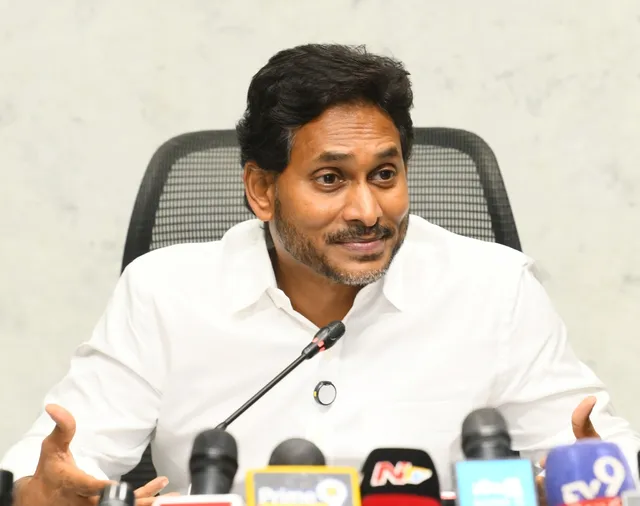 బీజేపీ, జనసేన సిగ్గుపడాలి: జగన్ బీజేపీ, జనసేన సిగ్గుపడాలి: జగన్